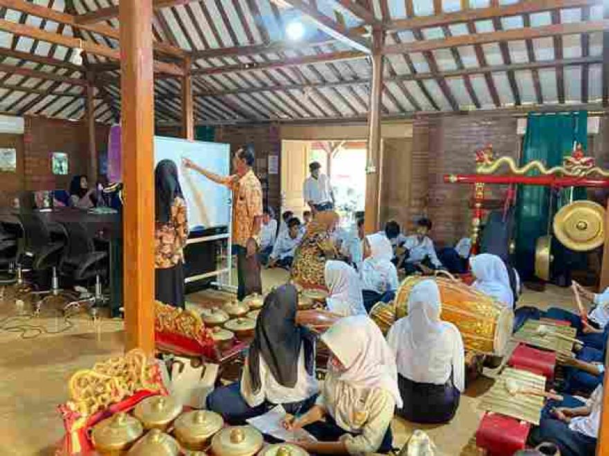 Kegiatan Latihan Rutin Karawitan SMP Negeri 4 Prambanan
